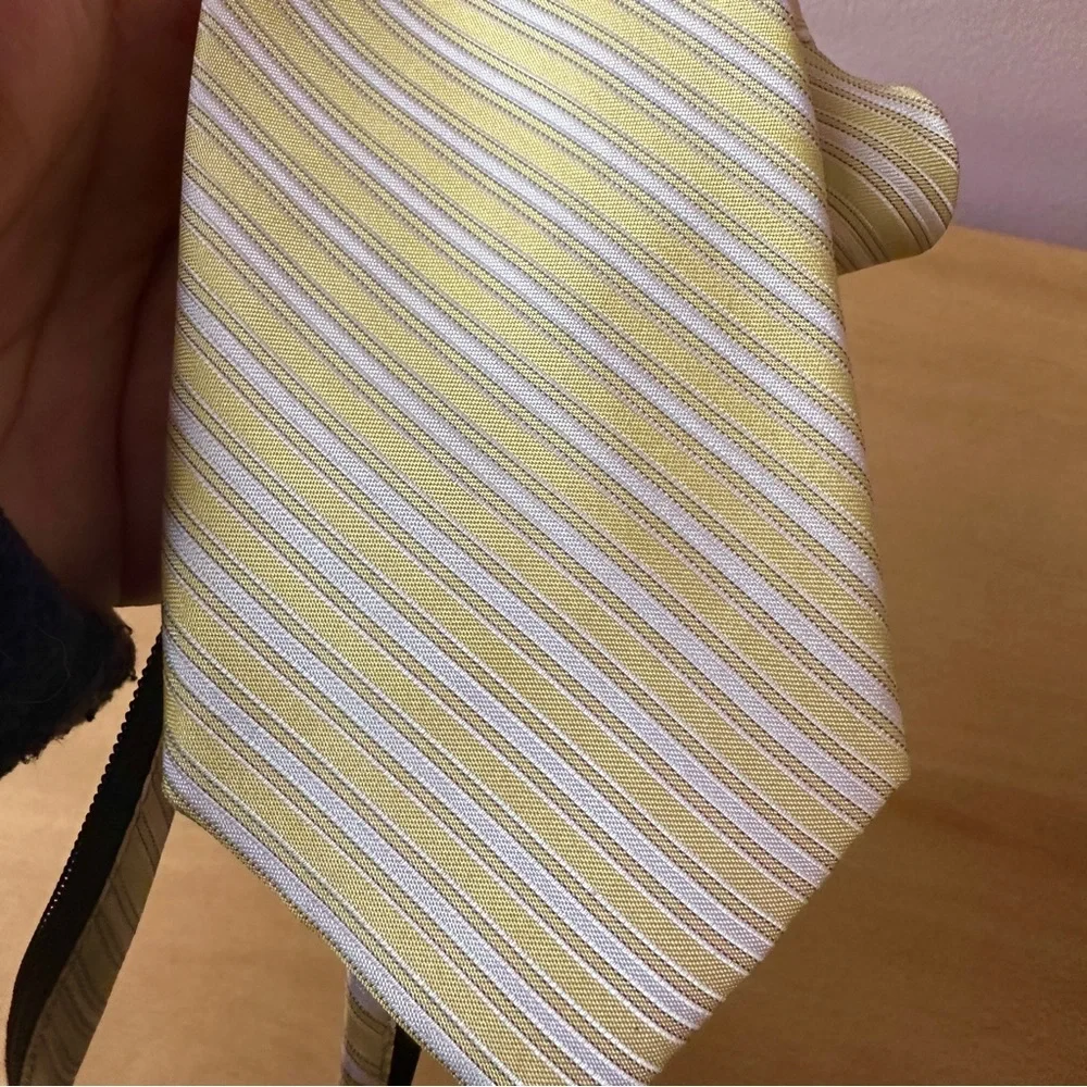 Boy’s Calvin Klein Yellow Striped Zipper 100% Silk Tie